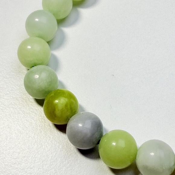 Handmade Light Green Stone Bracelet with Clear Center Bead - Picture 6 of 6